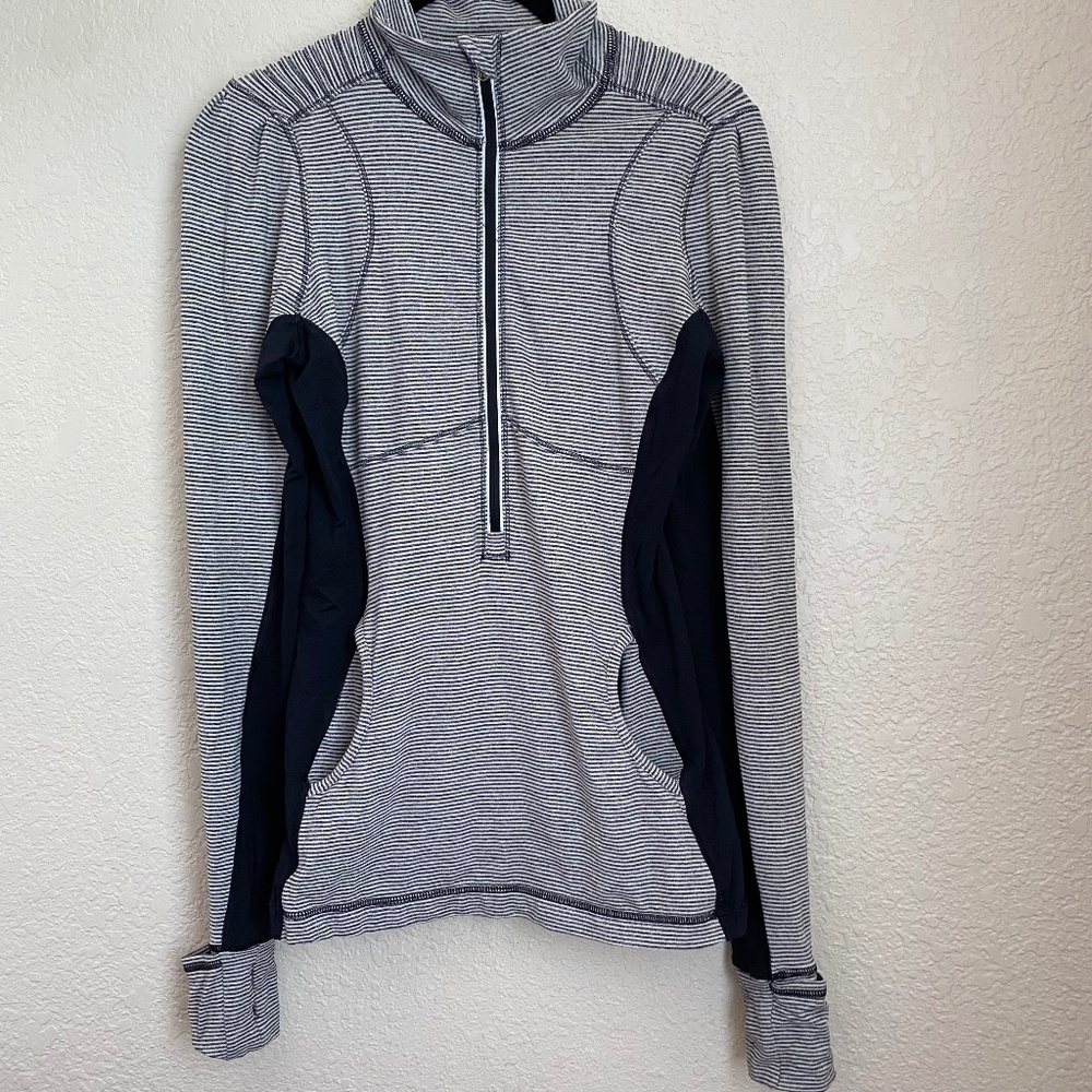 Lululemon Star Runner Pullover stripped turtle neck size 6 half zip